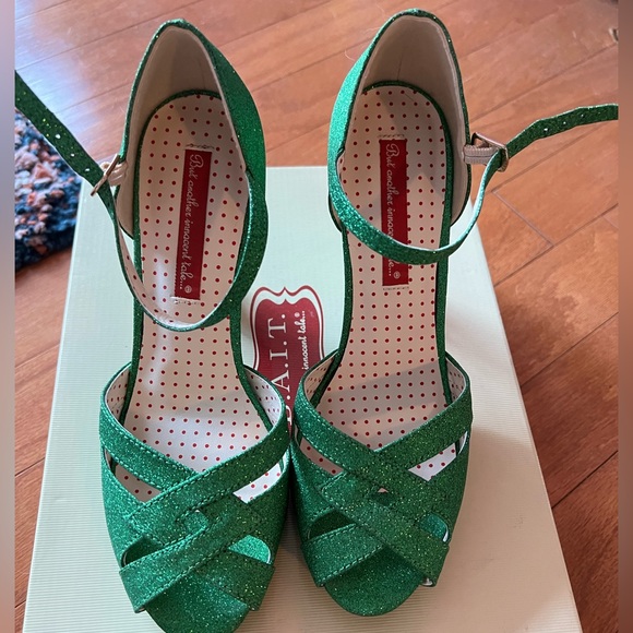 BAIT amazing emerald sparkle peep toe pumps! Size 9 - Picture 3 of 8